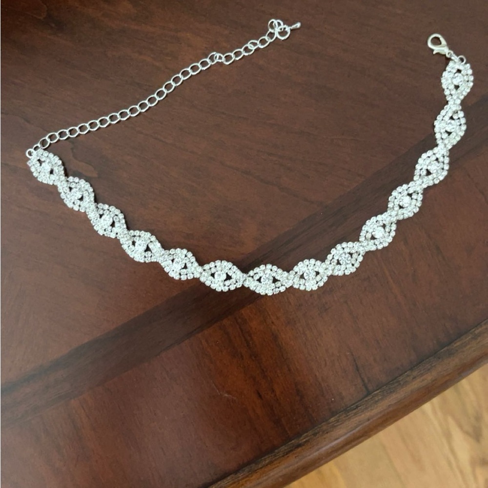 Elegant Silver Women's Necklace